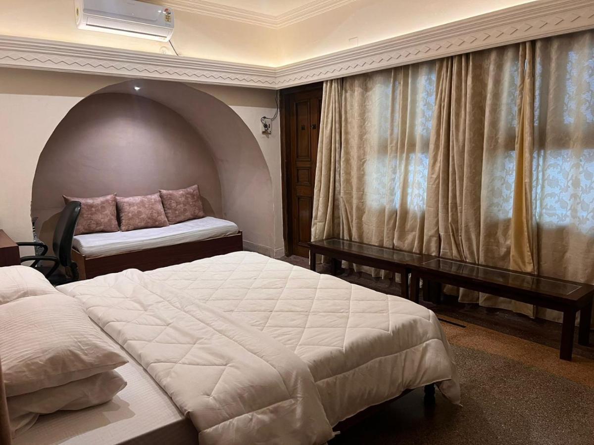 Aavaa Shanti Niwas Varanasi Exteriör bild